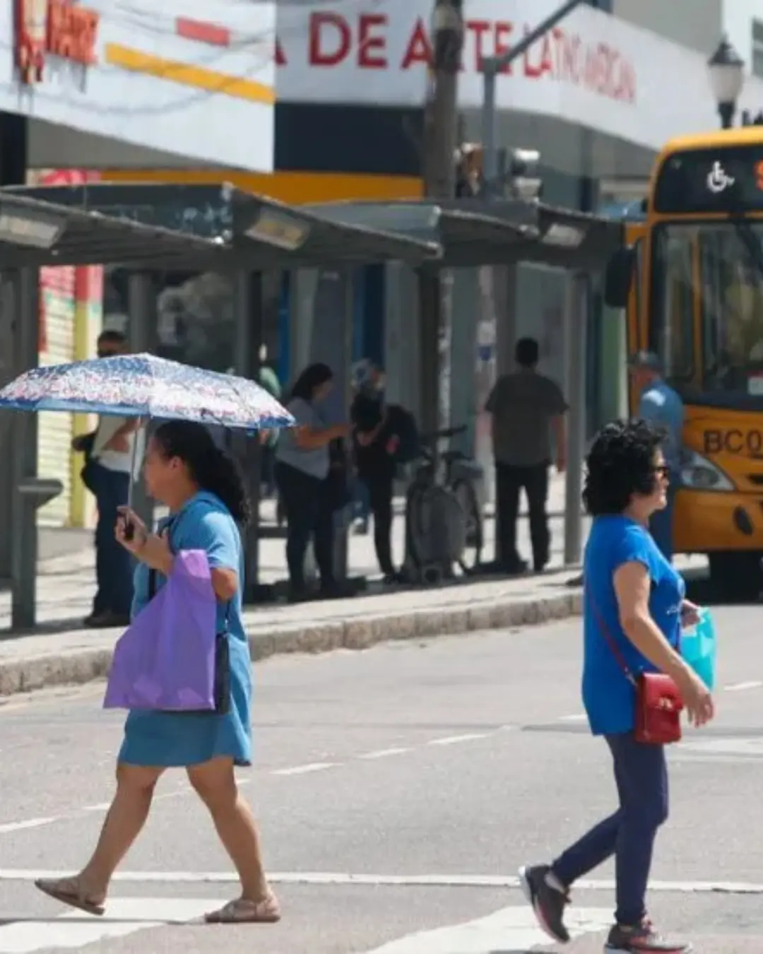 Curitiba registra 31,9ºC e bate recorde de temperatura no ano; litoral tem sensação térmica acima de 50ºC