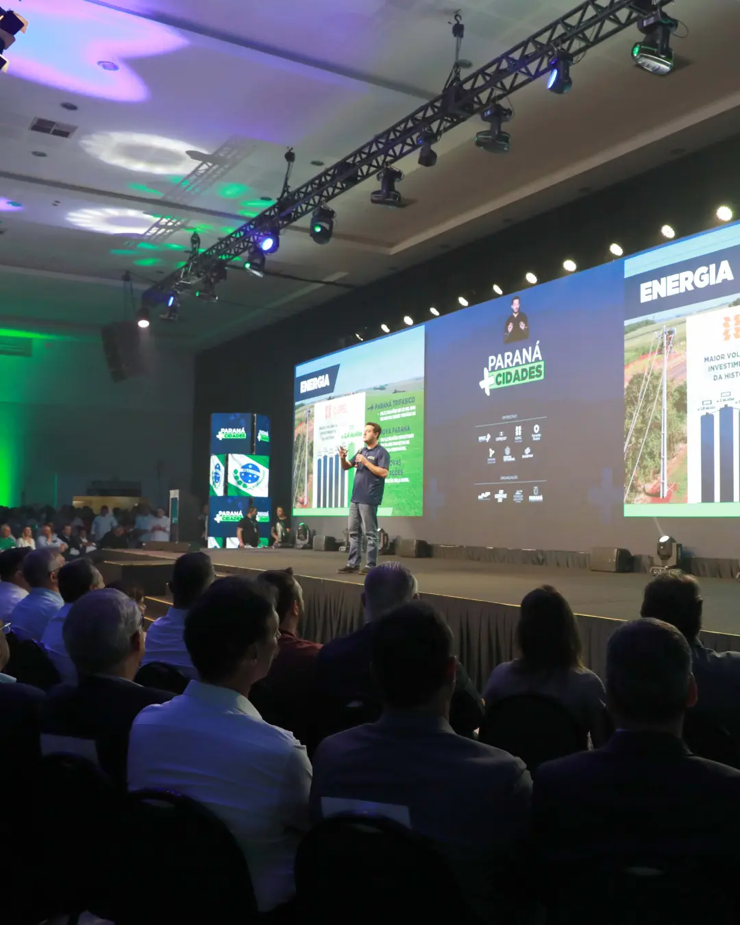Ratinho Junior apresenta avanços econômicos e sociais aos prefeitos no Paraná Mais Cidades