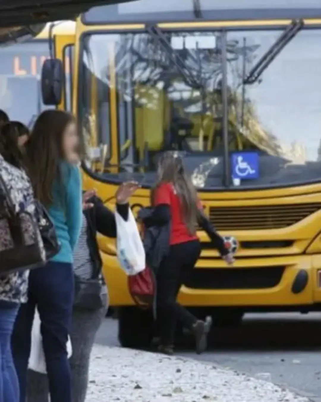 Reintegração de posse no Tatuquara altera trajetos de nove linhas de ônibus em Curitiba nesta quinta (20)