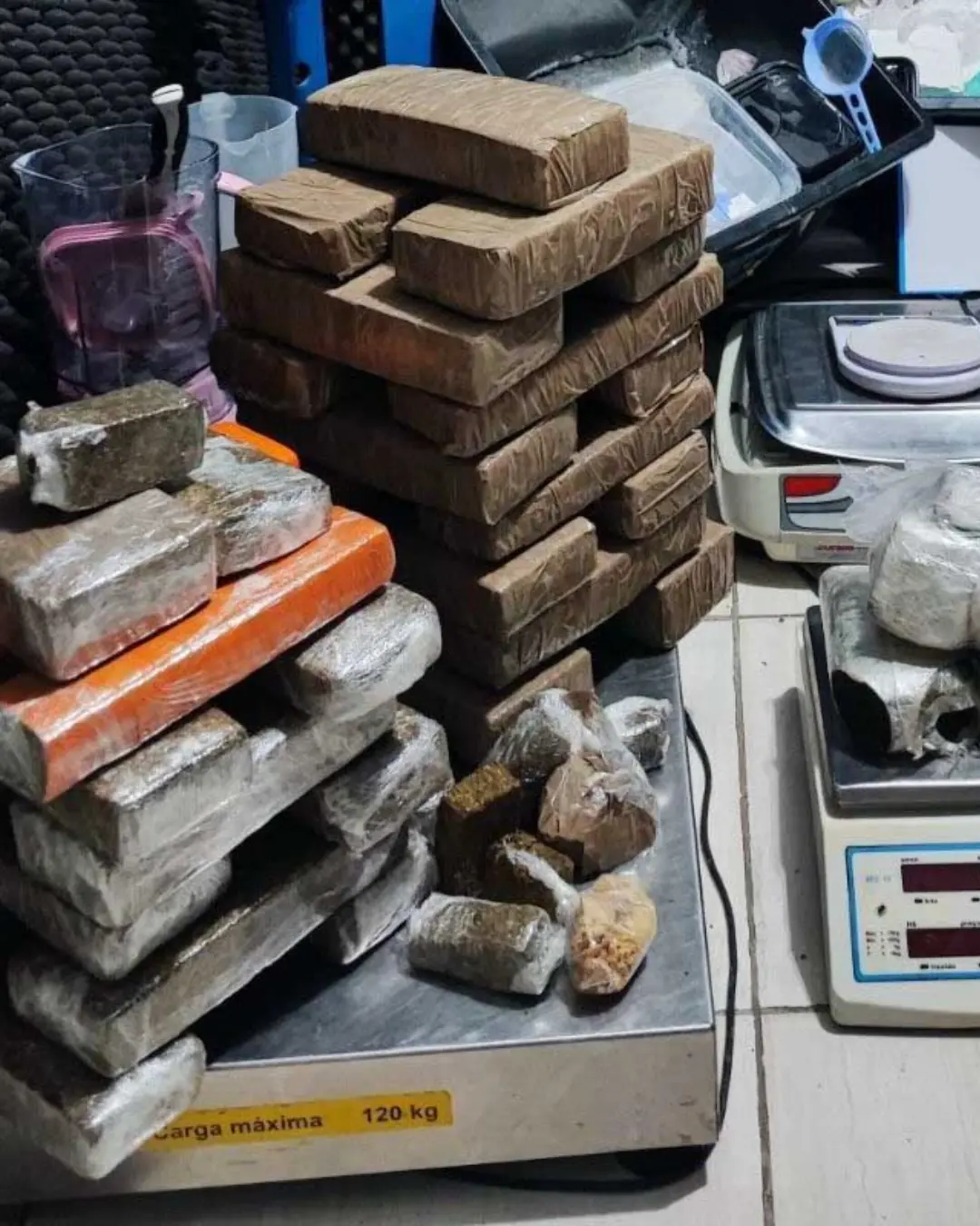 Após ser preso em Curitiba homem denuncia “laboratório caseiro” de drogas no município de Quatro Barras
