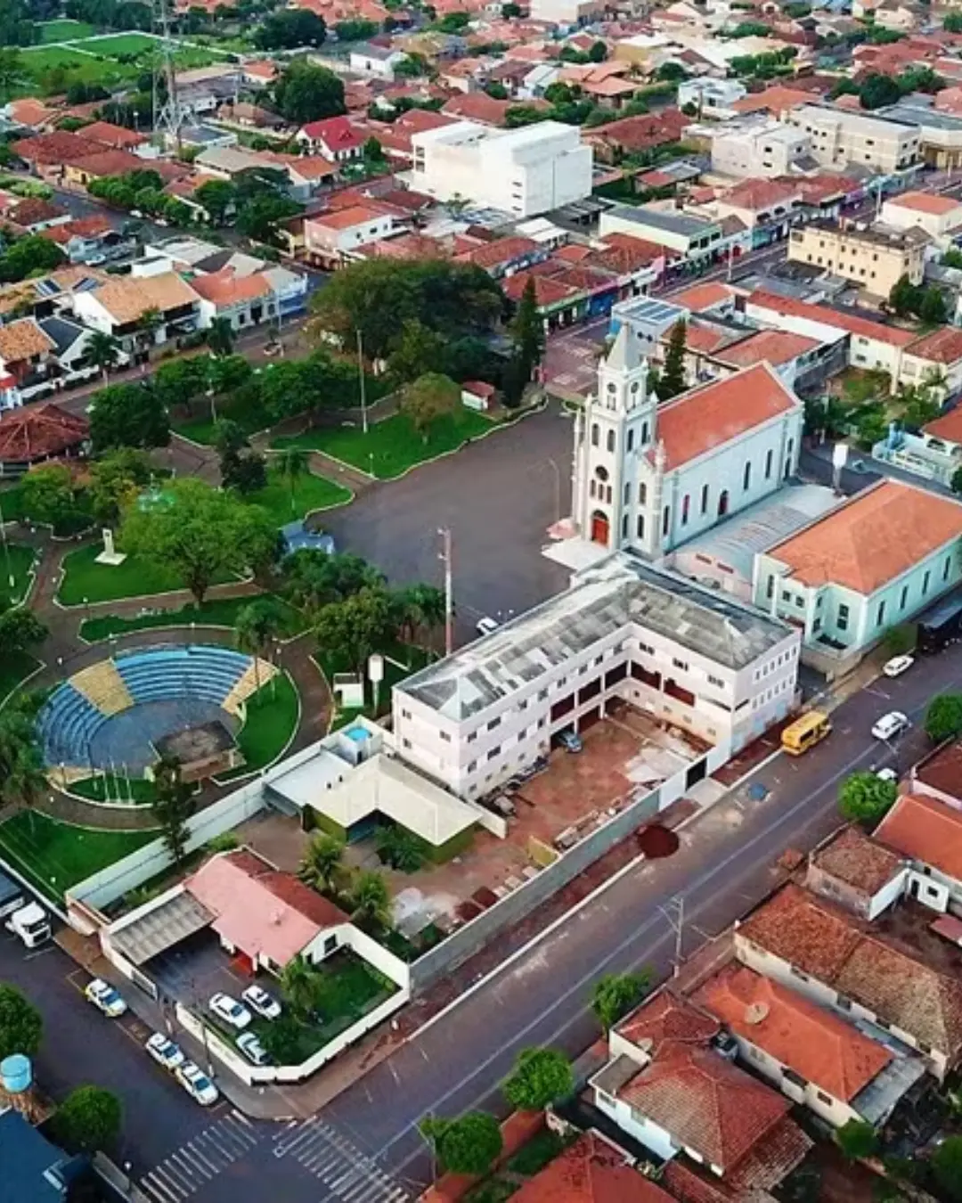 Concurso público em Santa Mariana (PR) oferece salários de até R$ 15 mil; inscrições abertas até 17 de março