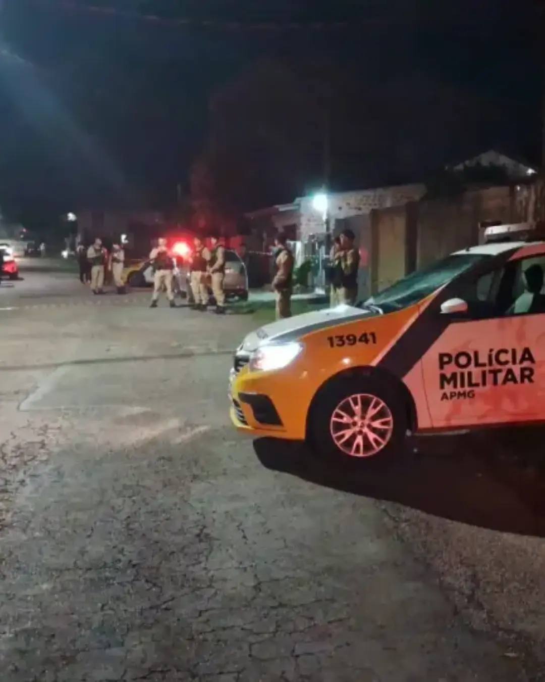 Homem é chamado pelo apelido e morto a tiros ao atender portão em São José dos Pinhais