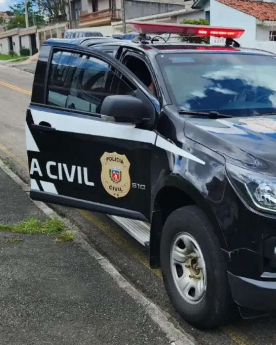 Pai de jovem morto com 17 facadas em Colombo clama por prisão de suspeito: 'Acabou com nossa vida'