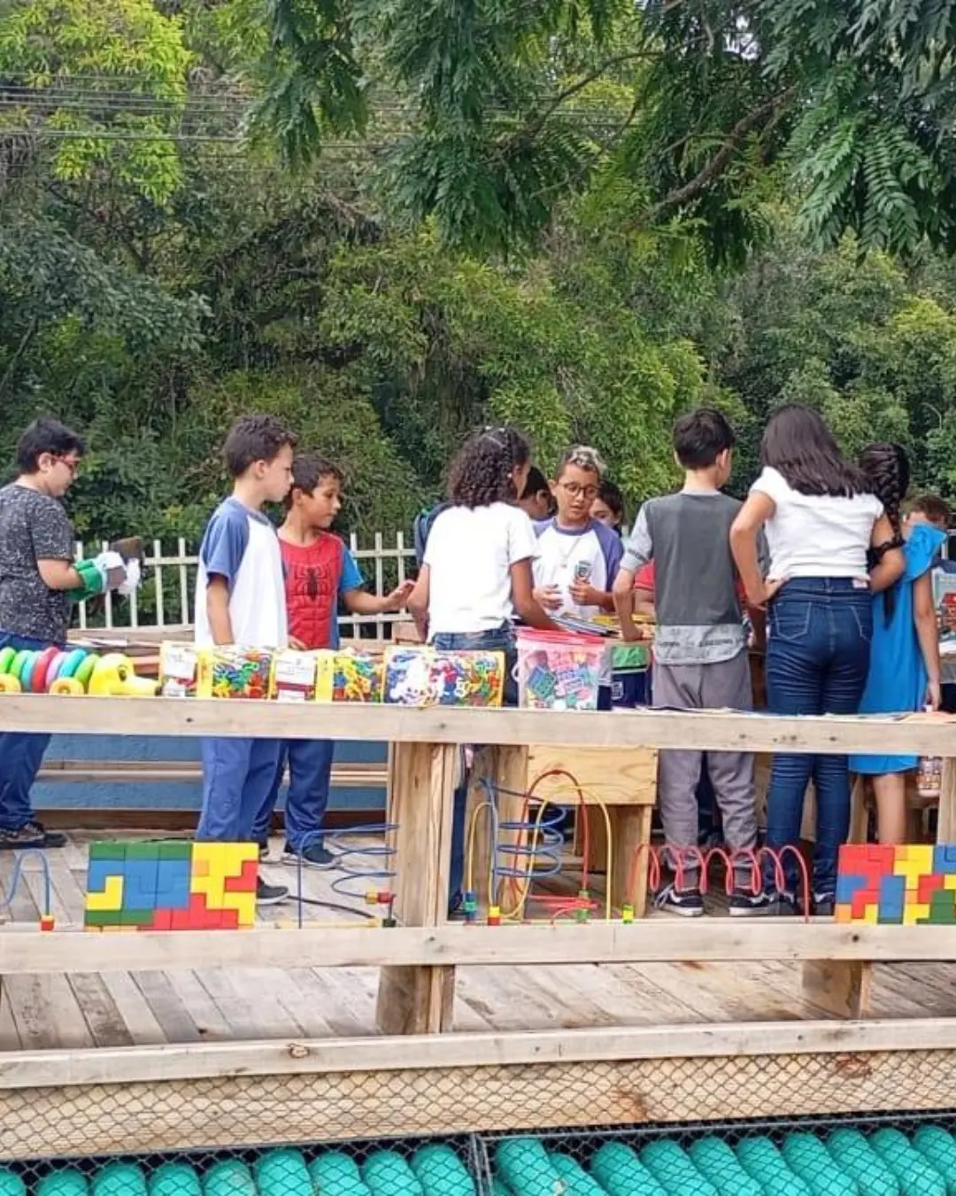 Projeto ambiental da Evertis constrói biblioteca sustentável na Escola Ernesto Milani