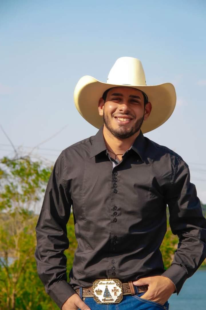 Chapéu Na Cabeça, Verdade Na Alma: A Jornada Do Cowboy Claudimar Muneratto Chapéu Na Cabeça, Verdade Na Alma: A Jornada Do Cowboy Claudimar Muneratto