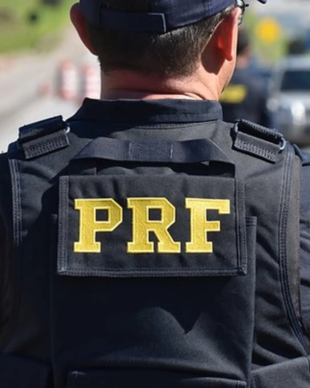 Colisão entre caminhão e carro deixa um morto e um ferido na BR-116, em Campina Grande do Sul