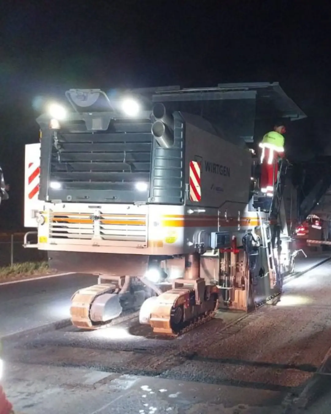 Obras de recuperação de pavimento na BR-116/SP em Registro são suspensas devido à previsão de chuva