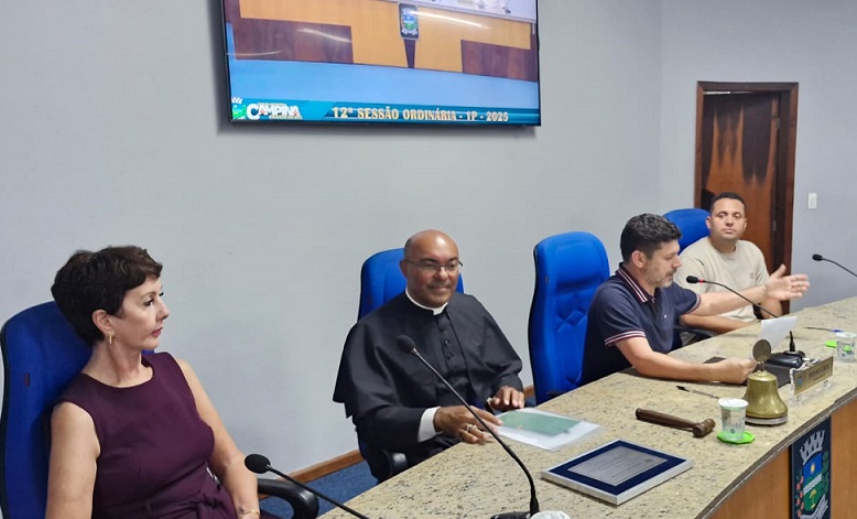 Padre Messias recebe Moção de Louvor da Câmara de Campina Grande do Sul