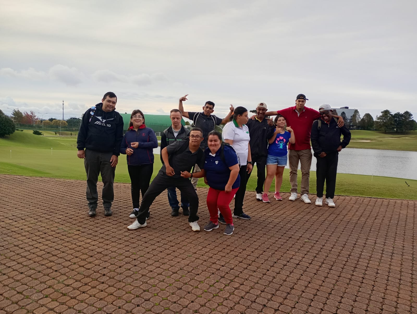 Projeto de golfe voltado à inclusão atende crianças e adolescentes neurodivergentes em Quatro Barras e Curitiba