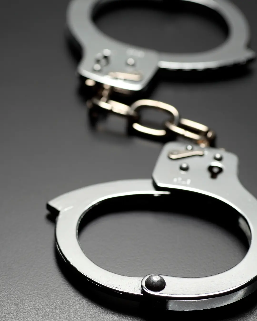 Homem invade casa, atira na ex e é impedido pela filha em São José dos Pinhais, PR