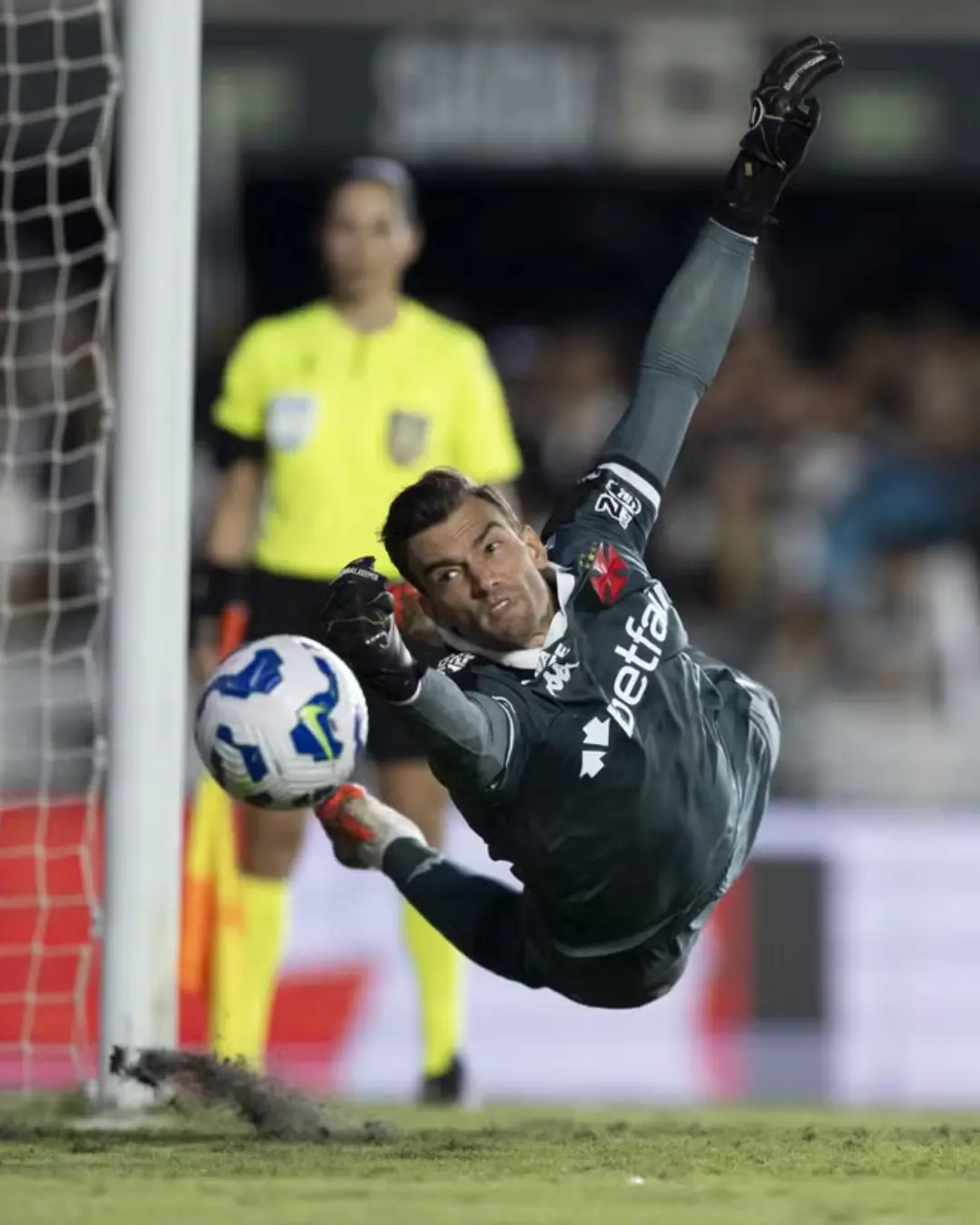 Vasco supera Operário em disputa de 18 pênaltis e avança na Copa do Brasil