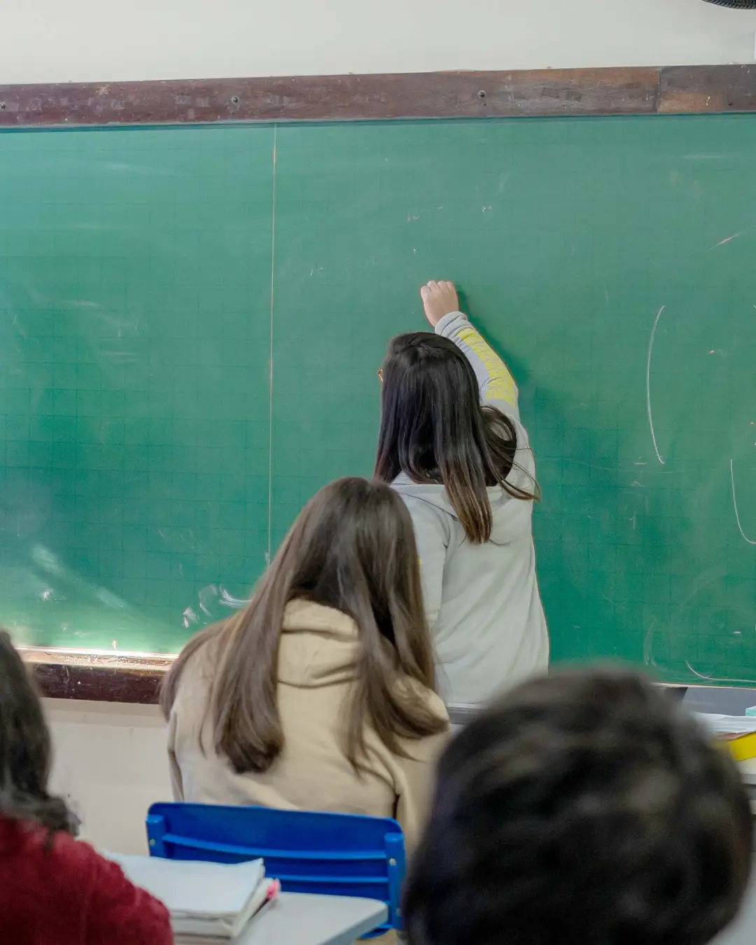 Assembleia Legislativa avança em proposta de reajuste salarial para professores do Paraná