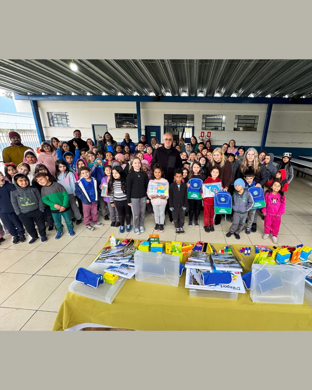 Campina inicia a entrega de kits escolares a cerca de 6 mil alunos da rede municipal