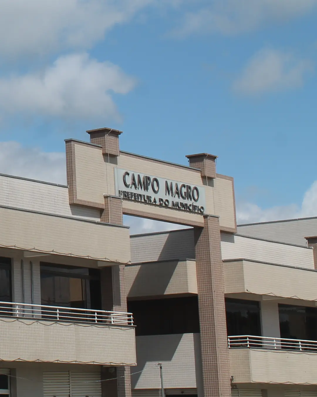 Campo Magro anuncia seleção para professor de educação infantil com salário de R$ 4.012,98