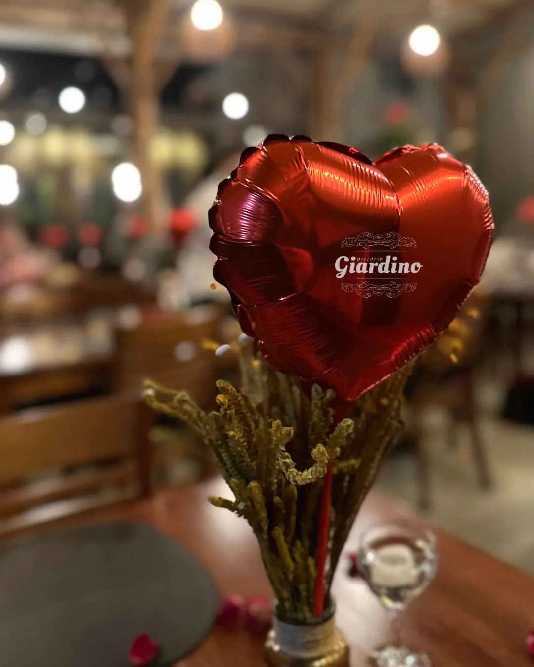 Jantar ao som de violino: Pizzaria Giardino prepara noite romântica para o Dia dos Namorados