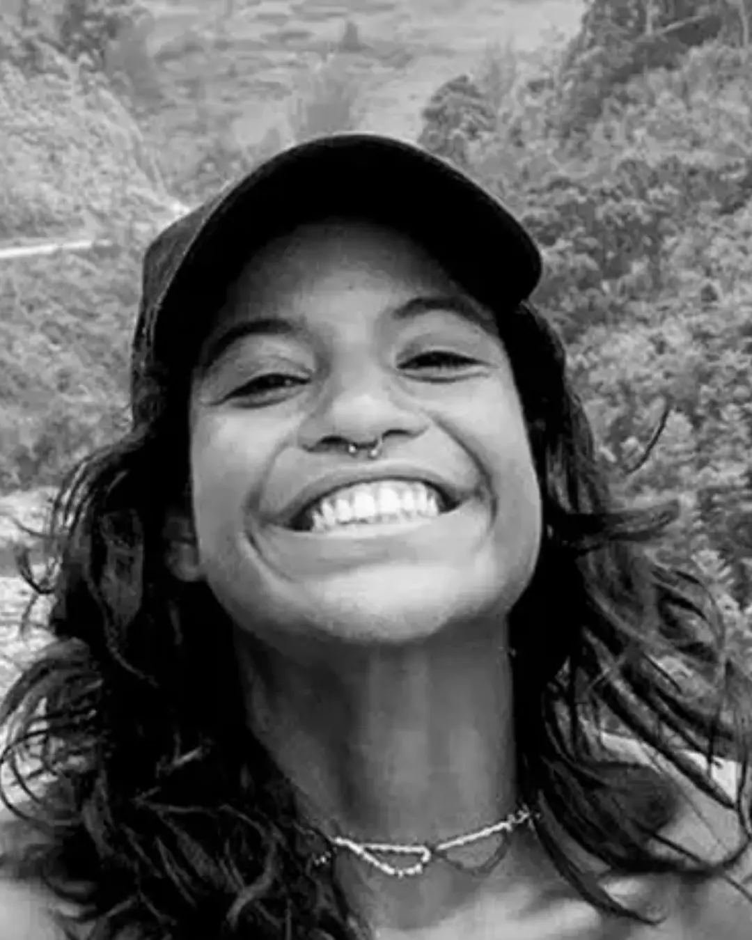 Morre brasileira que caiu em trilha de vulcão na Indonésia