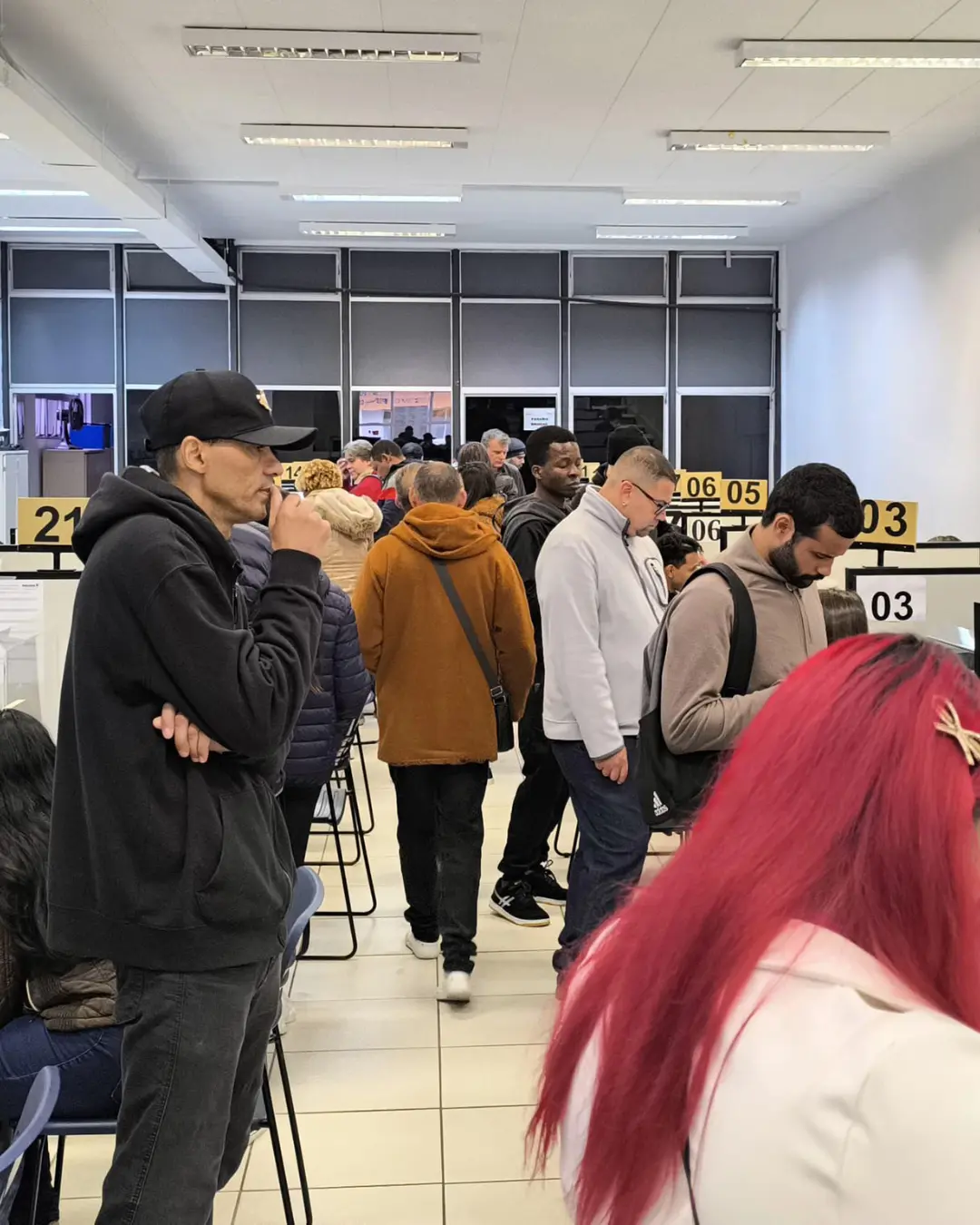 Paraná realiza mutirão de emprego para migrantes e refugiados com 800 vagas disponíveis