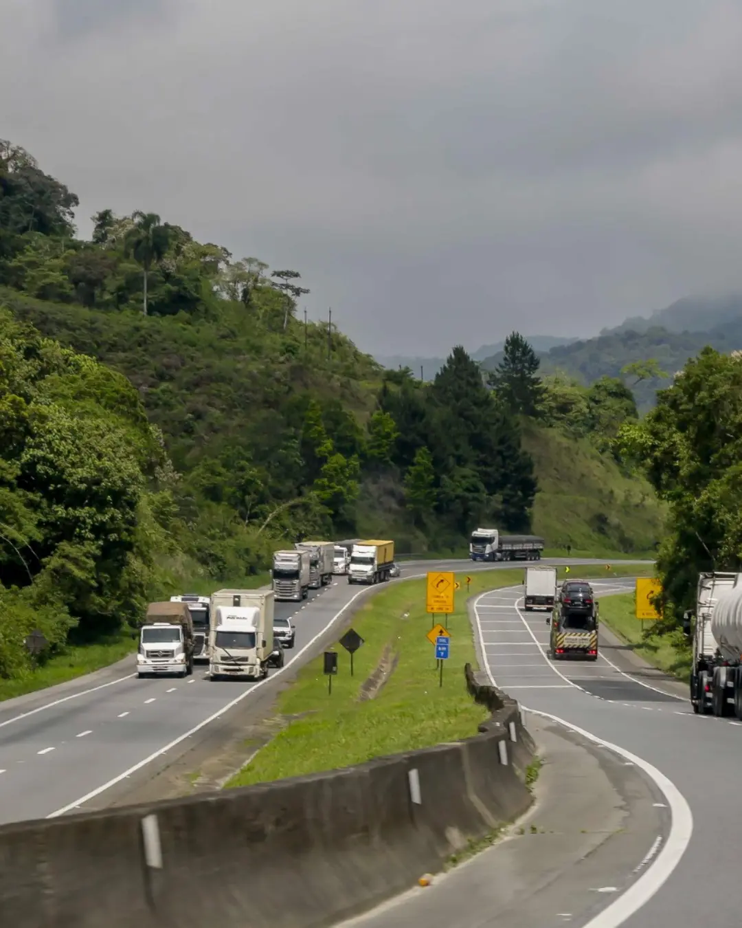 Remoção de carreta pode bloquear BR-116 por até duas horas nesta quinta-feira, em Campina Grande do Sul