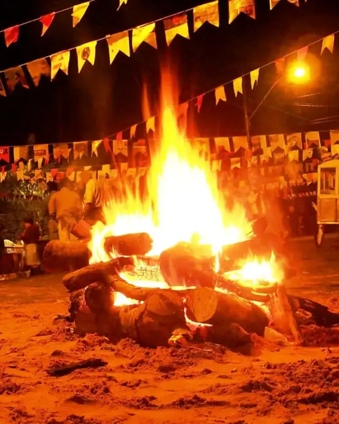 Riscos com balões, fogueiras e eletricidade geram alertas durante festas juninas