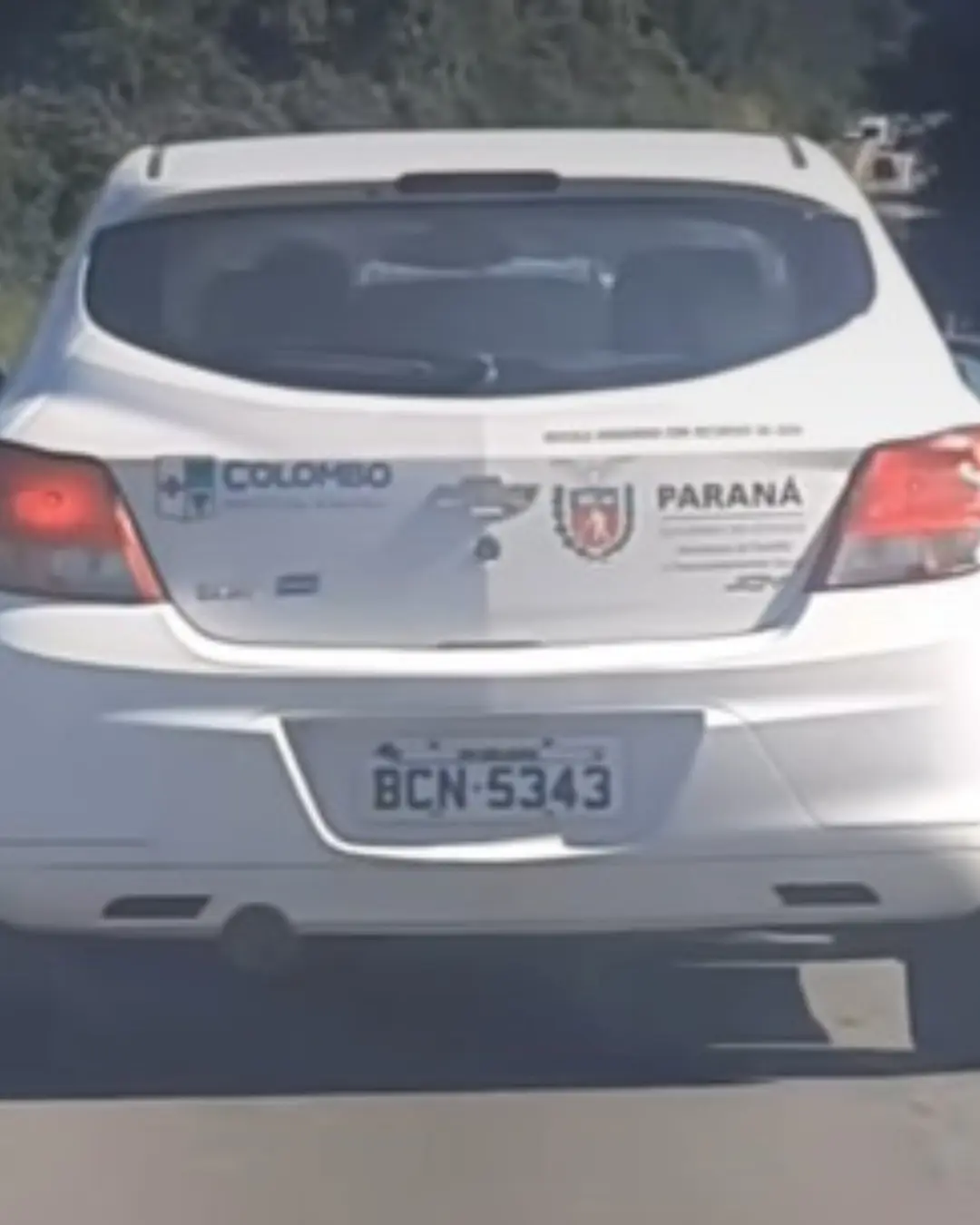 Serviço ou lazer? Vídeo de carro oficial de Colombo rodando no domingo gera explicações da gestão