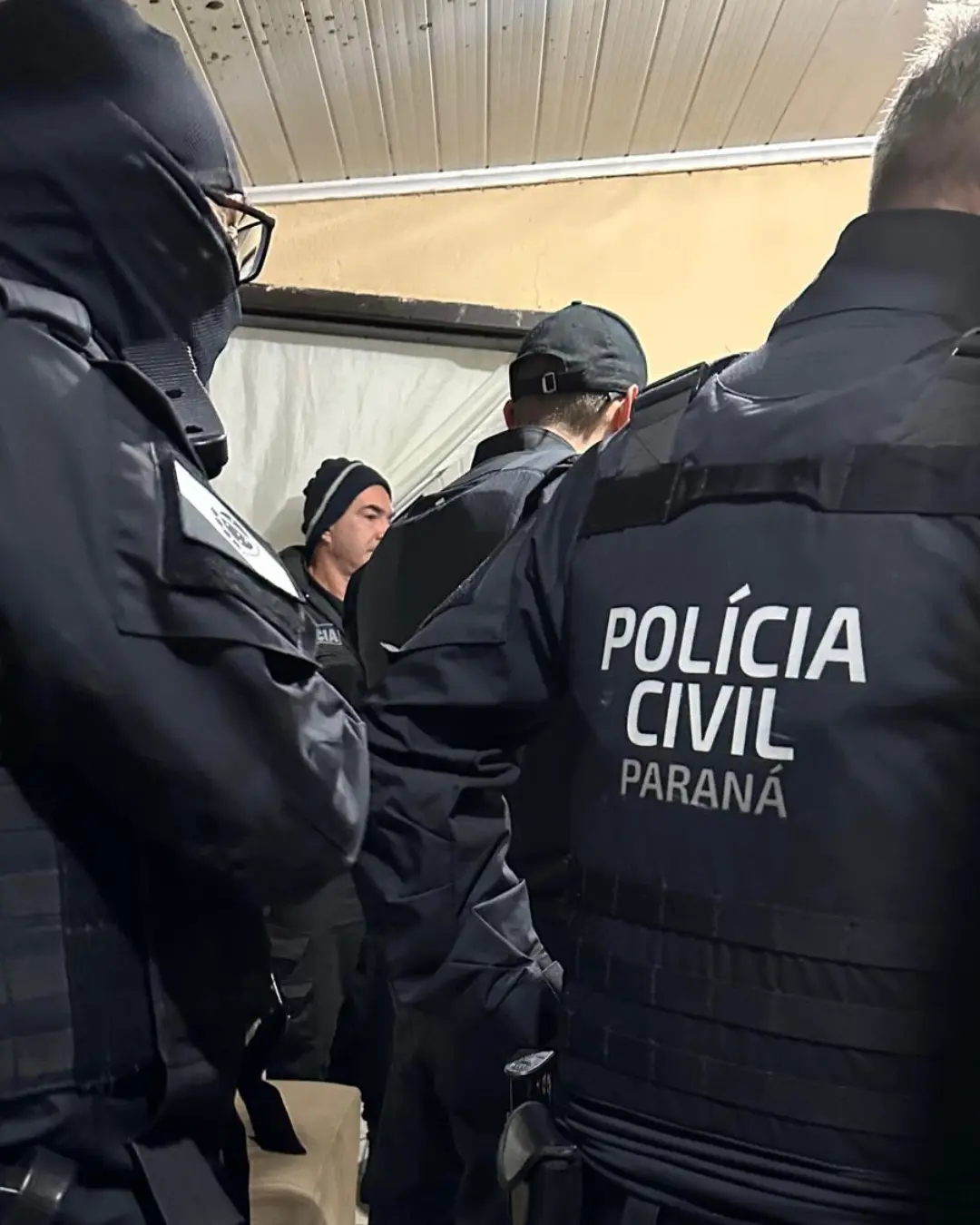 Três suspeitos são presos após morte de homem flagrado roubando chocolate em Curitiba