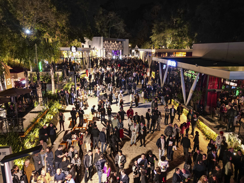 Rua da Música é inaugurada em Curitiba com gastronomia, cultura e homenagem a Leminski