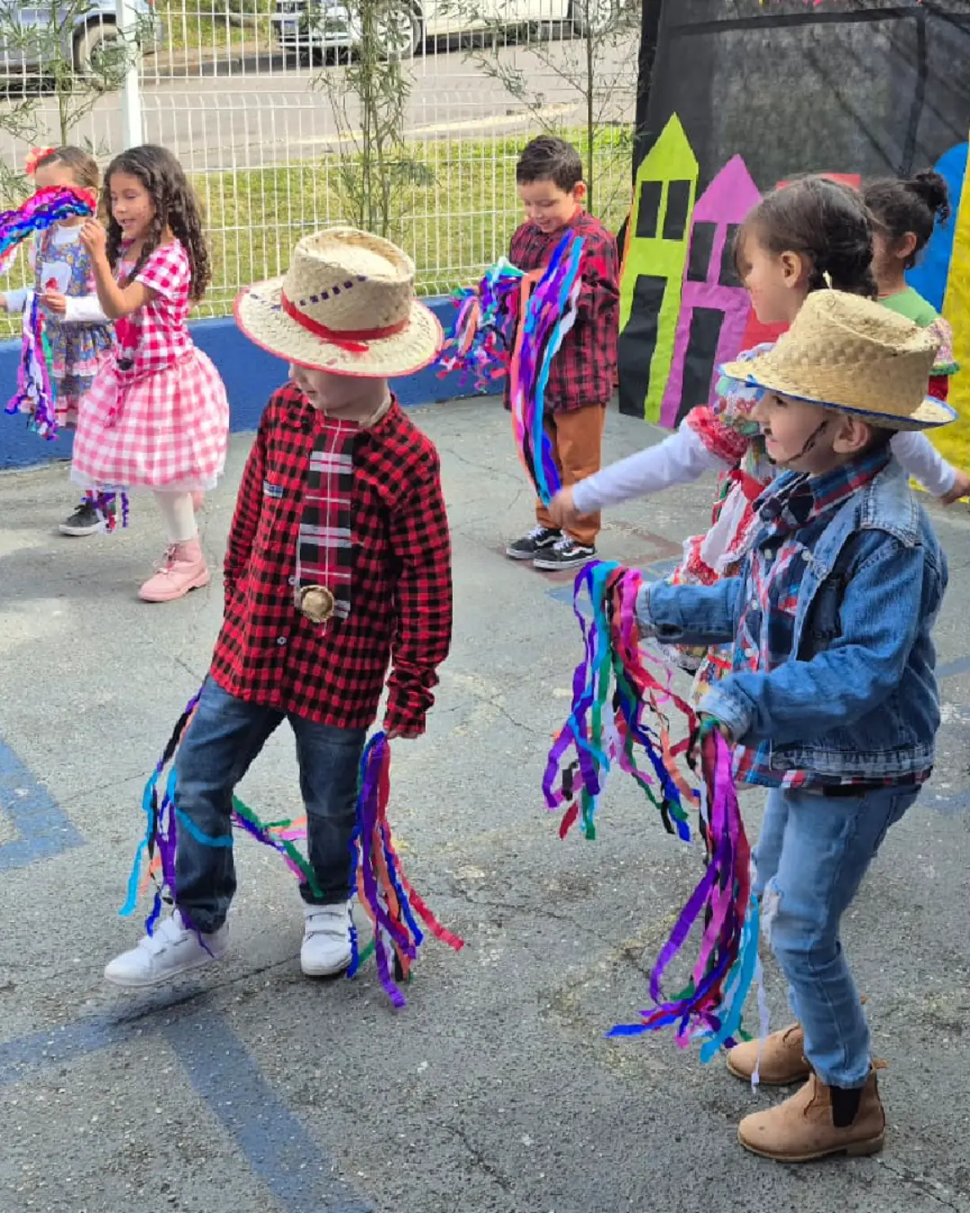 CMEI Ângela Maria Trevisan realiza festa julina com tradição e integração escolar