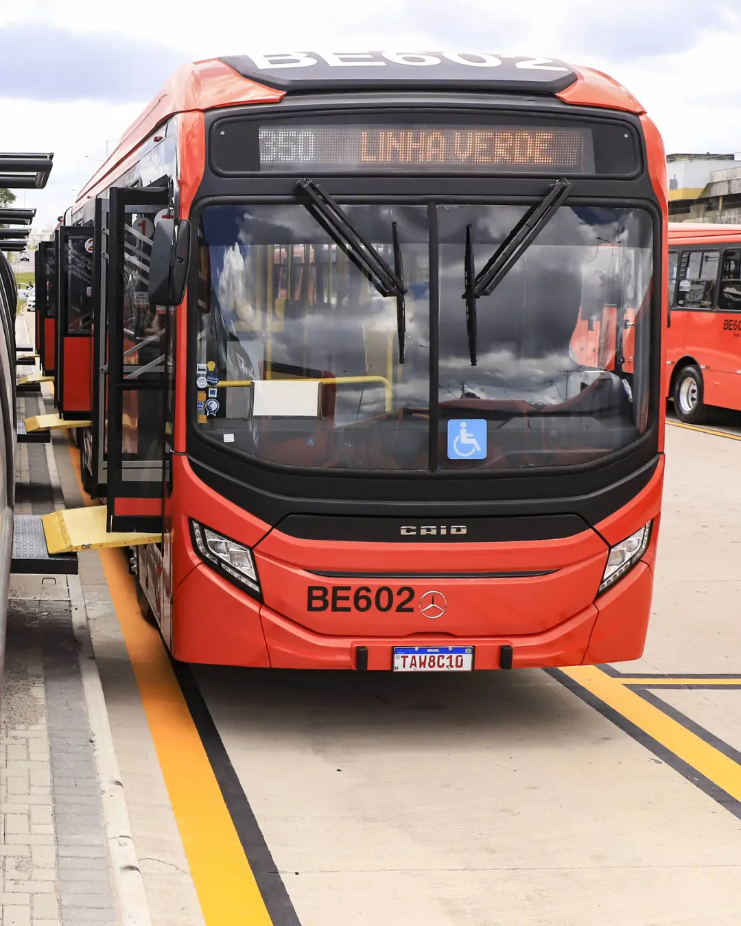 Curitiba oferece linhas especiais de ônibus aos domingos para acesso facilitado a parques distantes