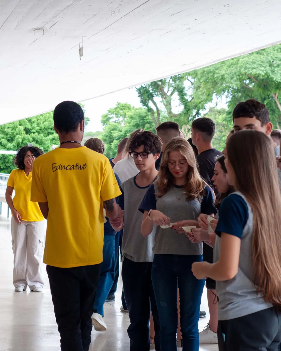 Museu Oscar Niemeyer oferece visitas guiadas sobre arquitetura e acervo às sextas-feiras em julho