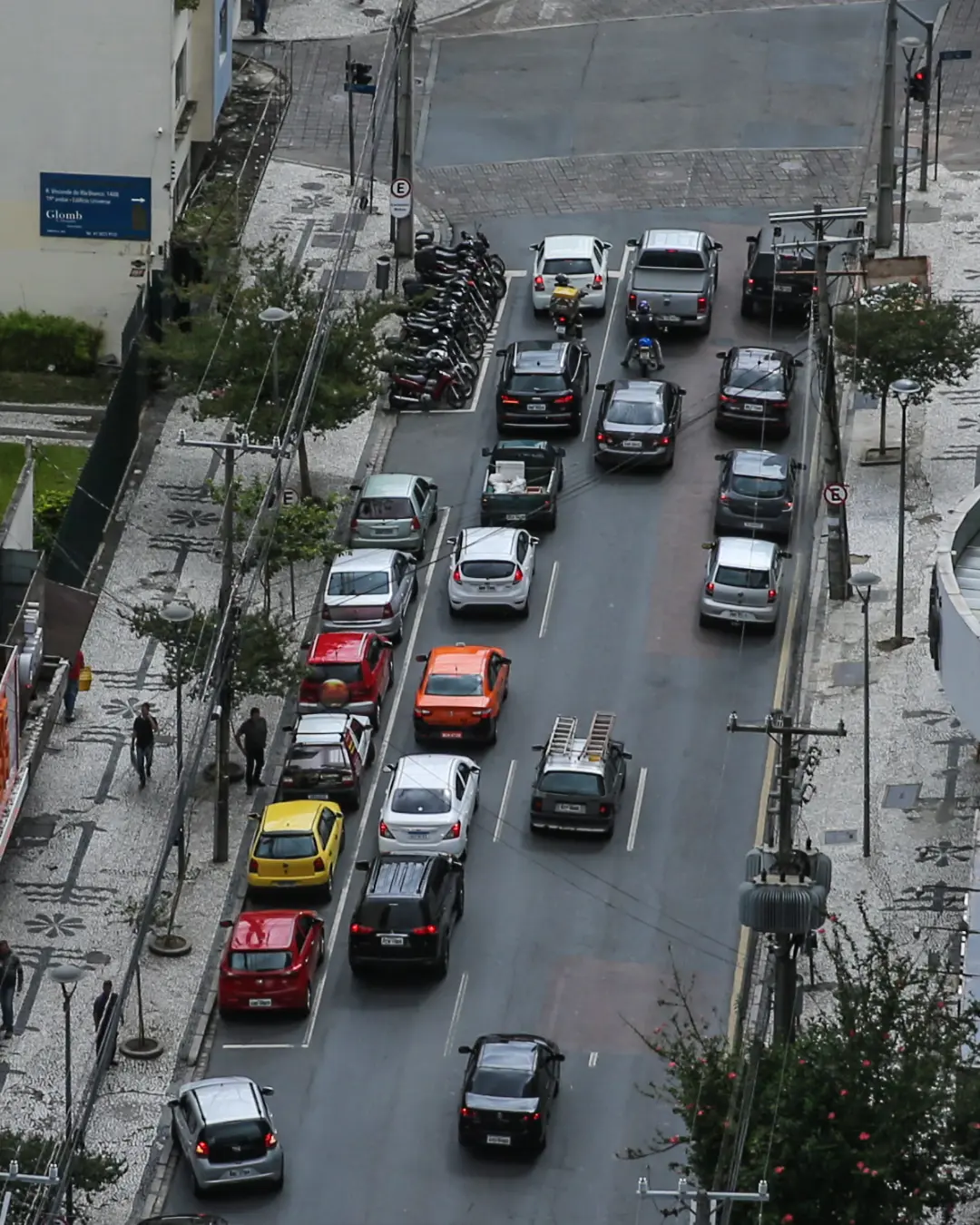 Paraná tem crescimento de motoristas quase três vezes maior que o da população em 15 anos