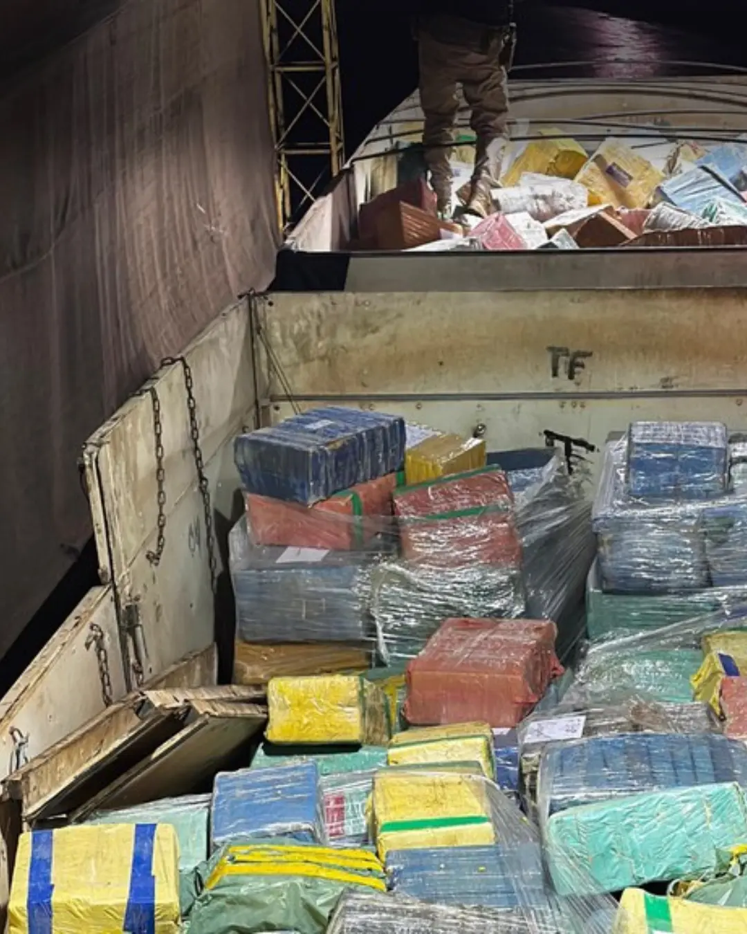 PRF no Paraná apreende 171 toneladas de drogas no primeiro semestre de 2025, com aumento de 27%