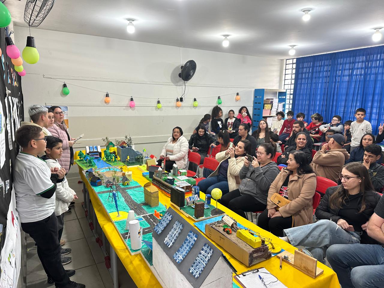 Feira do Conhecimento resgata brincadeiras e tradições na rede municipal de ensino de Campina Grande do Sul
