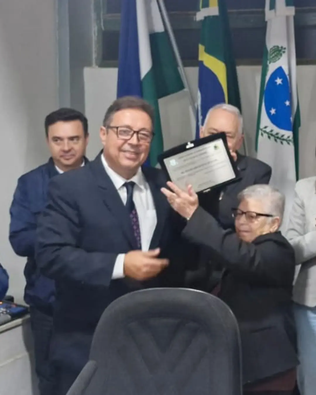 Câmara de Adrianópolis realiza sessão solene pelos 65 anos do município com entrega de títulos e moções de aplauso