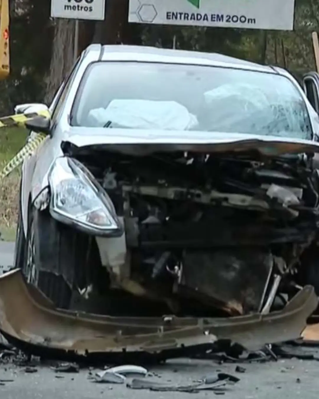 Colisão entre carros na Estrada da Ribeira deixa um morto e quatro feridos em Colombo