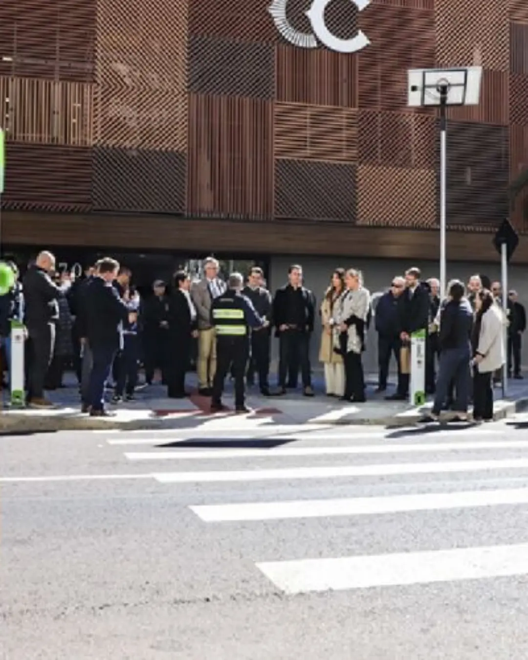 Curitiba adota sistema pioneiro de travessia inteligente para segurança no trânsito