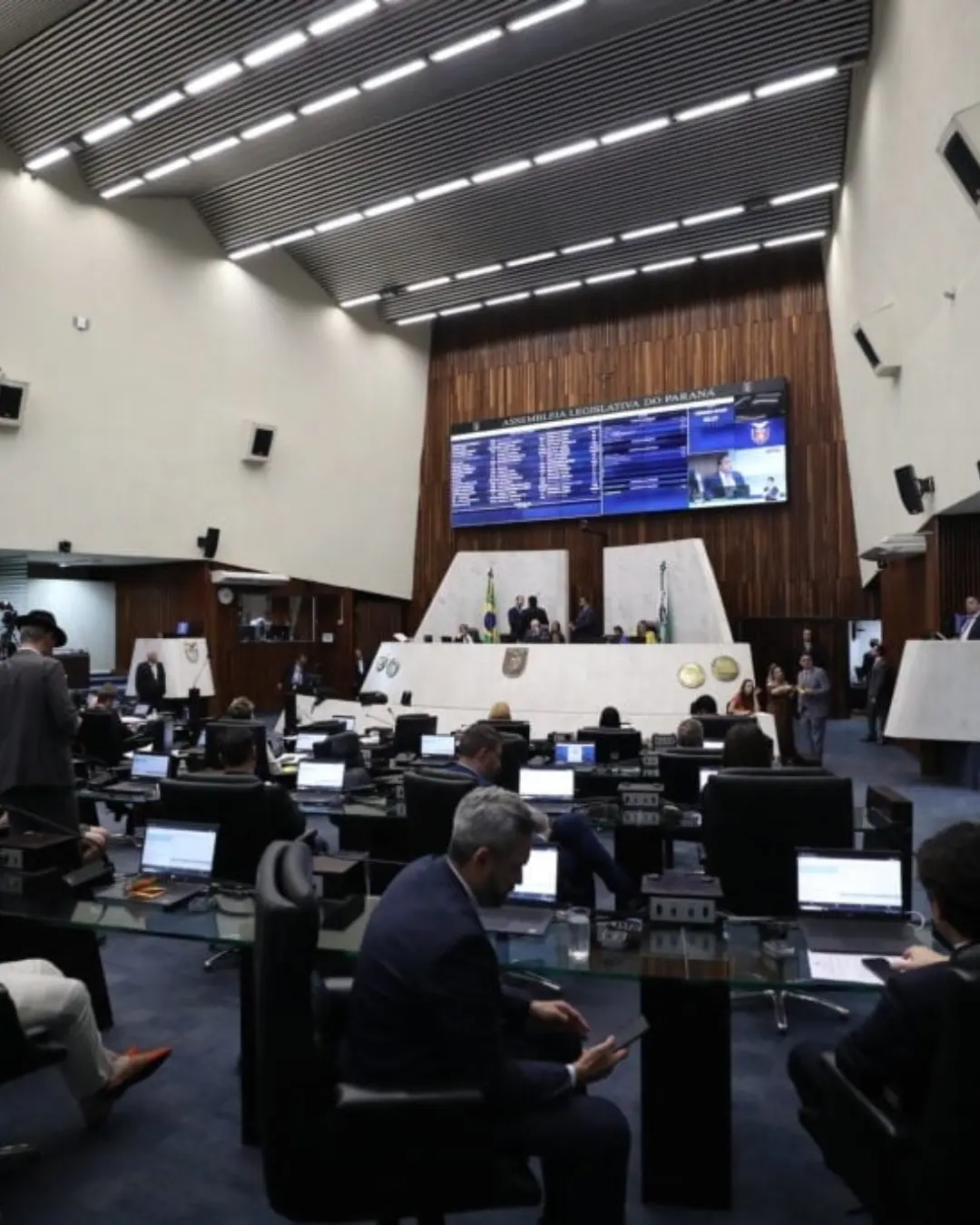 Deputados pedem redução do ICMS após anúncio de corte no IPVA no Paraná