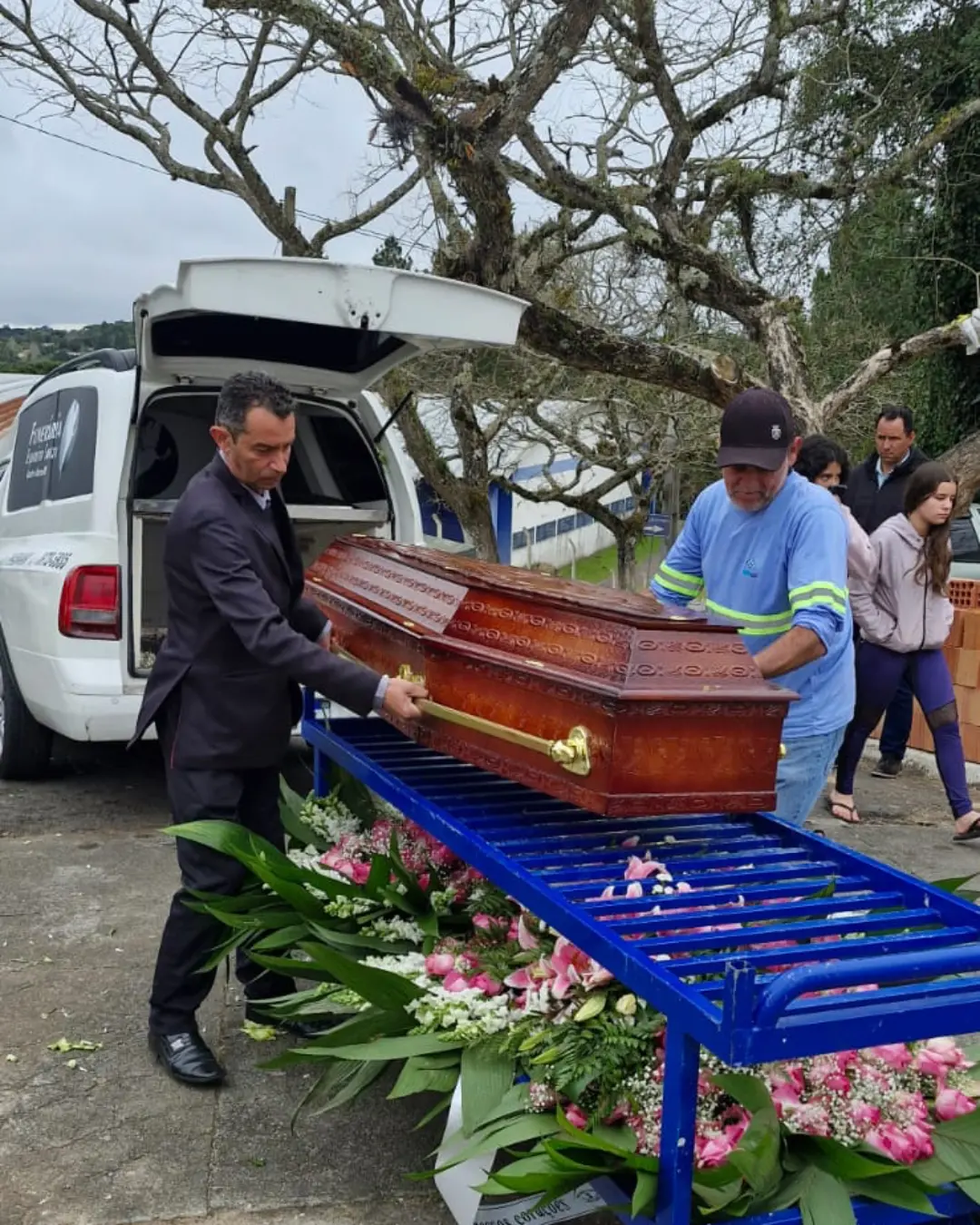 Domingo foi de despedida e sepultamento das nove vítimas da explosão na Enaex