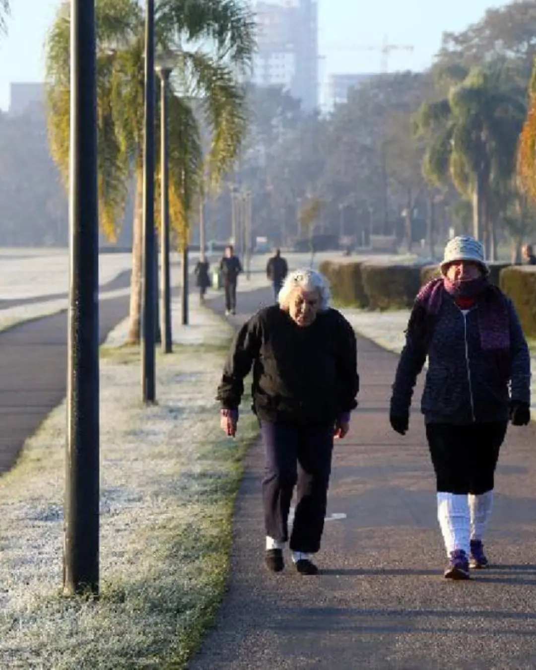 Frente fria encerra veranico e provoca queda nas temperaturas em Curitiba e no Paraná