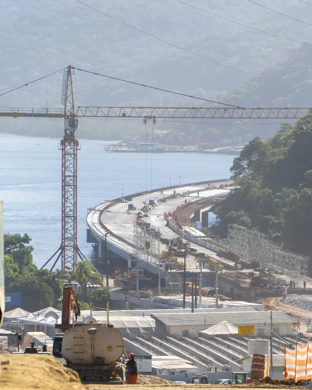 Obra da Ponte de Guaratuba oferece 16 vagas imediatas em diversas áreas