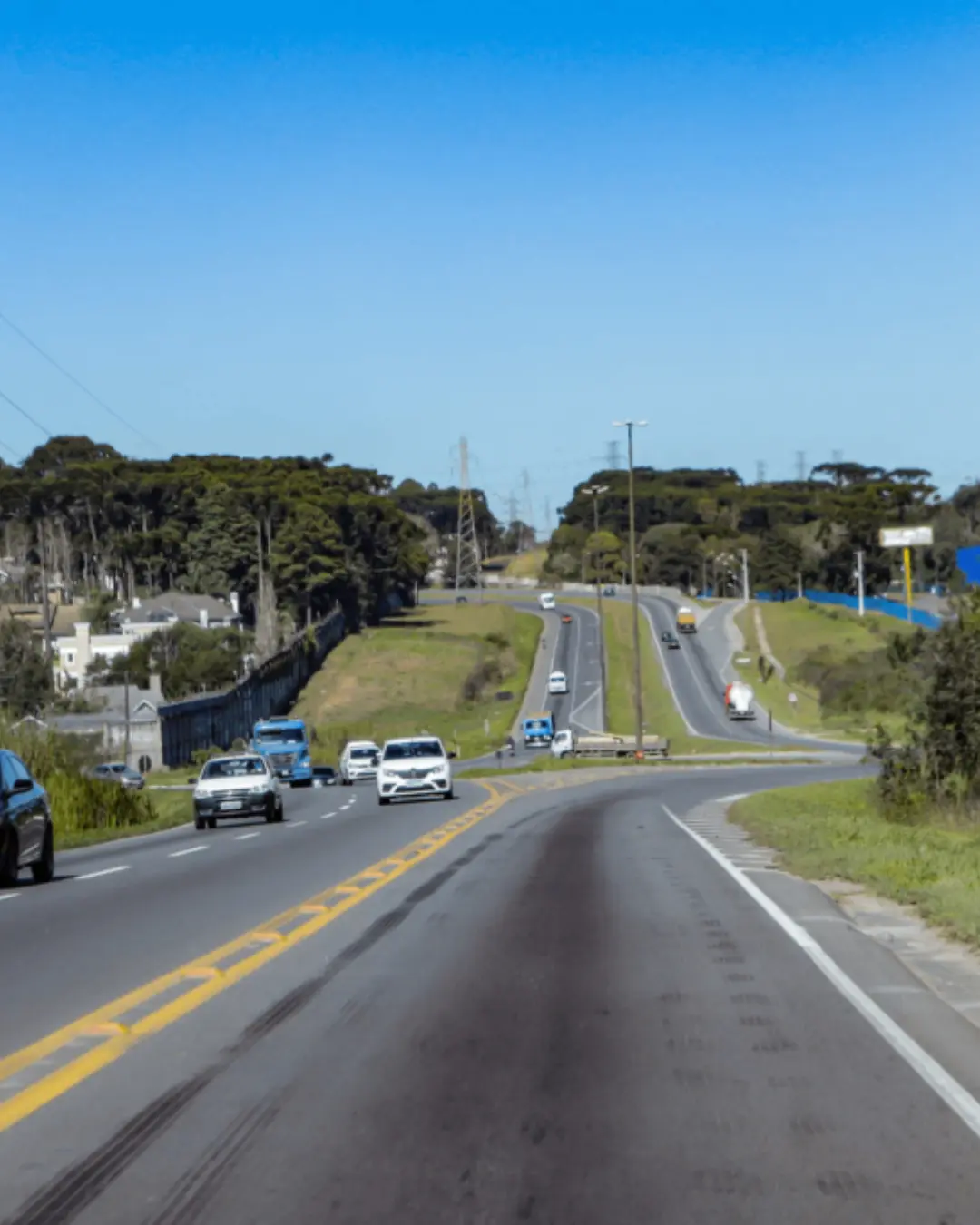 Obra no Contorno Norte interdita rua em Curitiba; motoristas devem seguir desvios