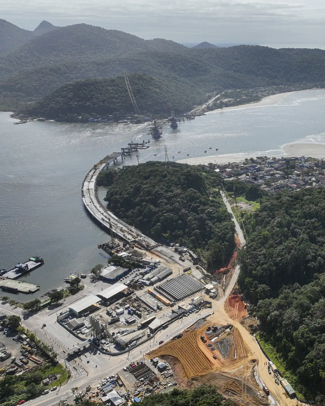 Ponte de Guaratuba alcança 70% de execução com avanços nos acessos e estrutura principal