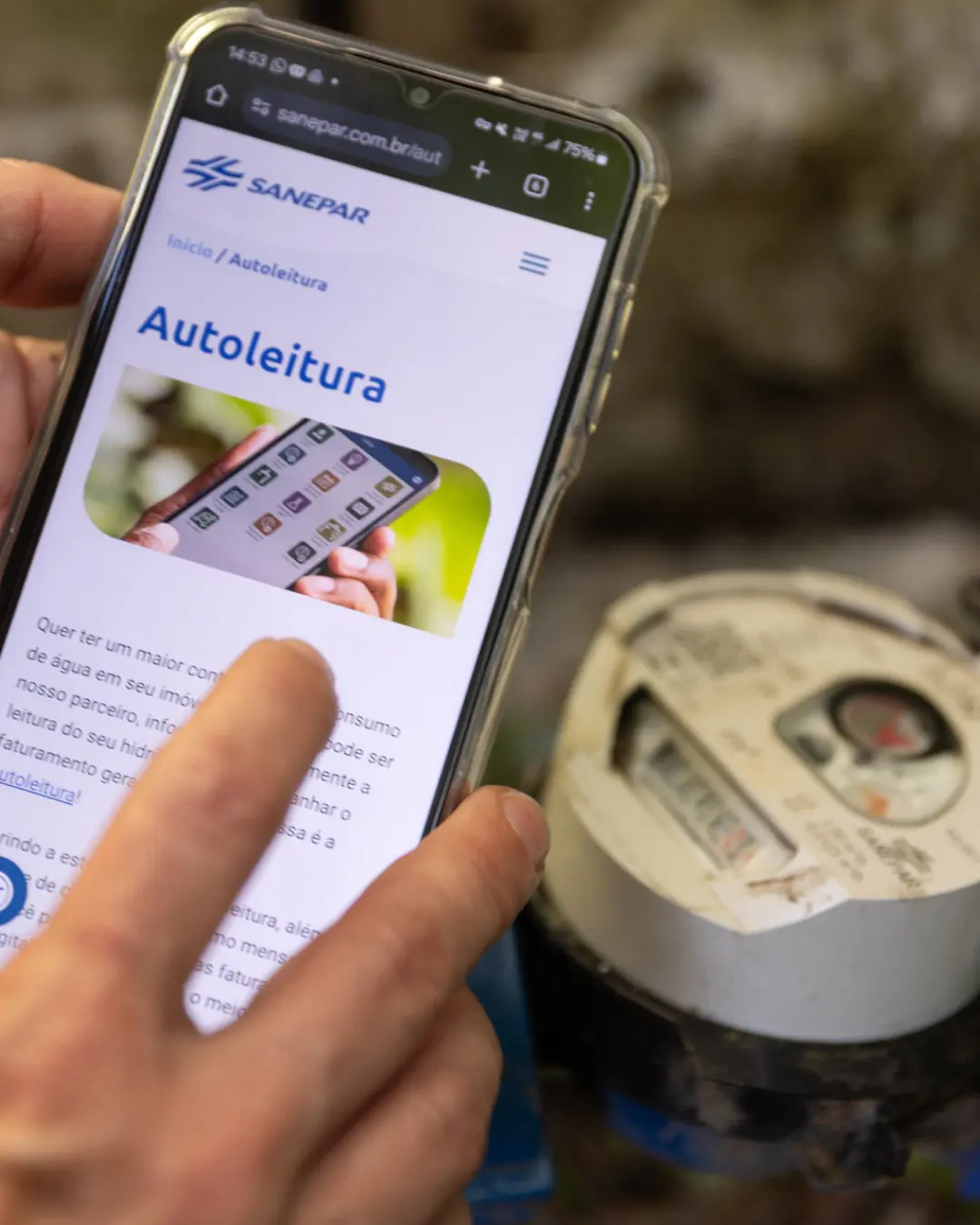 Sanepar incentiva autoleitura de hidrômetro via site ou app e destaca benefícios ambientais