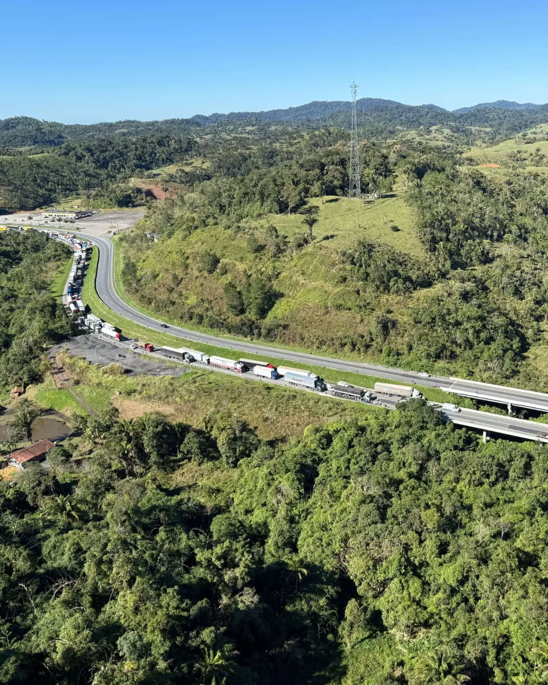 Trecho da BR-116 passará por bloqueio temporário para detonação de rochas em Campina Grande do Sul