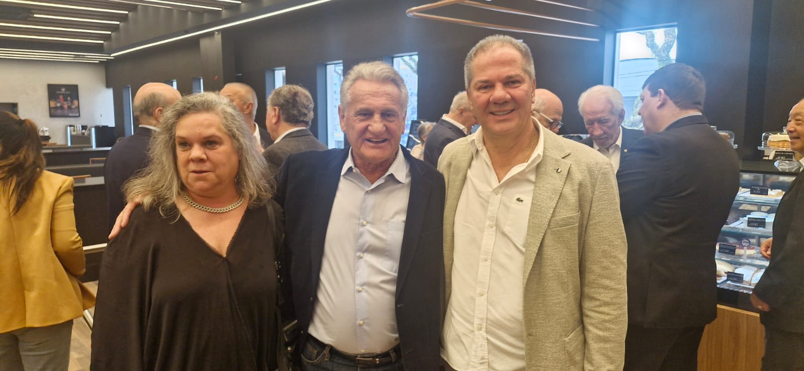 Prefeito de Curitiba participa da inauguração do Festval em prédio histórico preservado