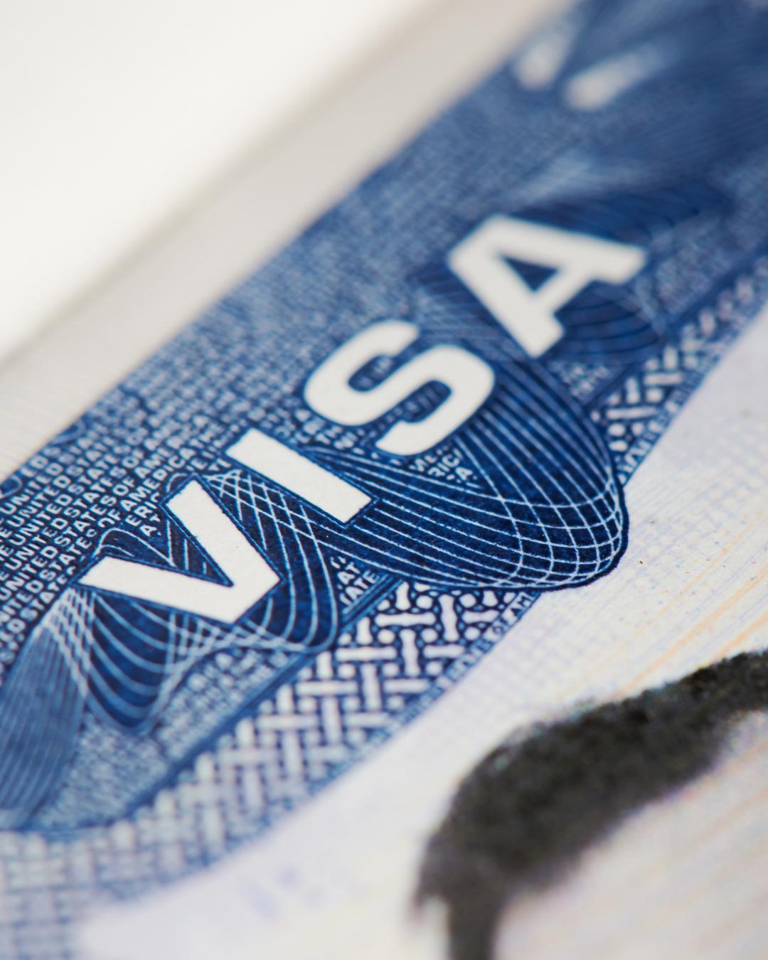 EUA suspendem temporariamente taxa adicional de US$ 250 para emissão de vistos