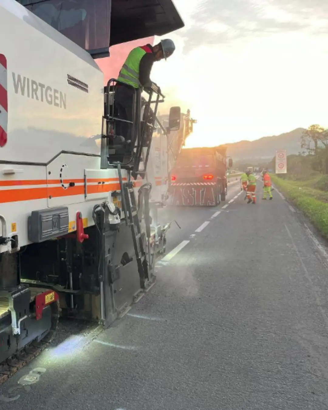 Manutenção altera tráfego na Rodovia Régis Bittencourt em Campina Grande do Sul nesta sexta-feira