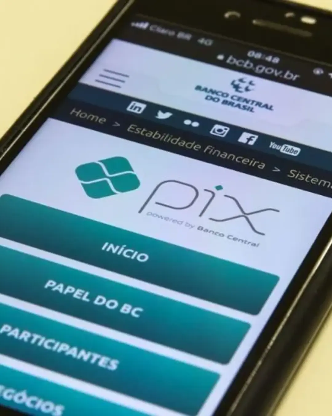 Pix parcelado já é oferecido por bancos; Banco Central planeja regulamentação neste mês