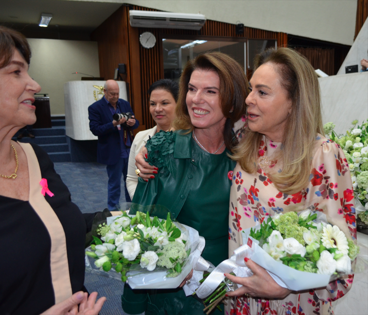 Legado dos Caron é reconhecido pela Alep; veja os registros da homenagem