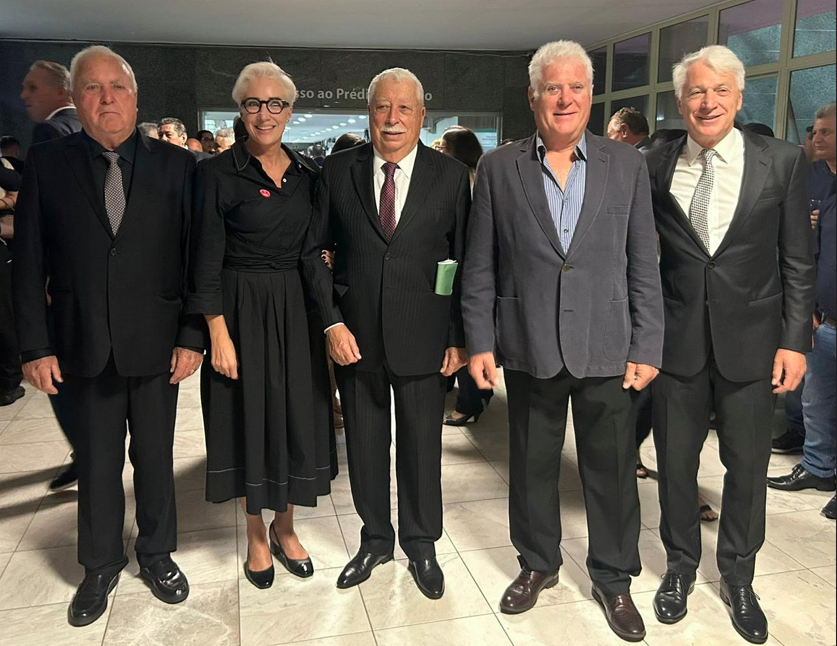 Legado dos Caron é reconhecido pela Alep; veja os registros da homenagem