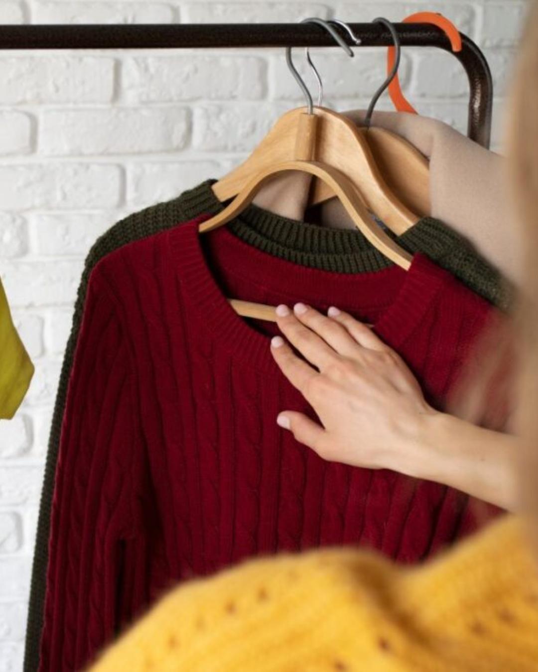 Bazar solidário no Boqueirão oferece 16 mil peças de roupas com preços entre R$ 5 e R$ 50